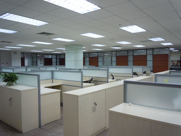 至尊鳳酒業(yè)員工辦公區(qū)域辦公家具 至尊鳳酒業(yè)員工辦公區(qū)域辦公家具