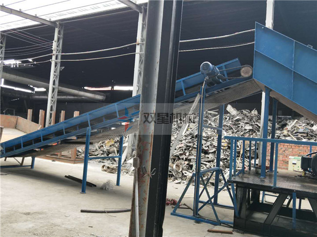 <a href='http://www.xlfefi.cn/psxl/4.html' target='_blank'><span>廢鋼破碎機(jī)</span></a>客戶現(xiàn)場(chǎng)拍攝