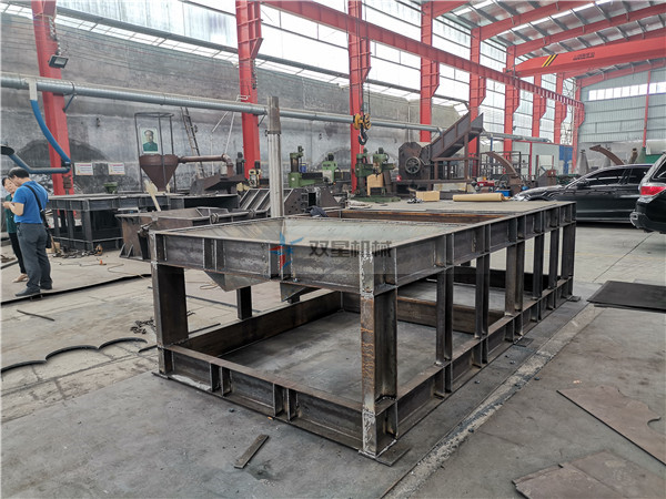 <a href='http://www.xlfefi.cn/psxl/4.html' target='_blank'><span>廢鋼破碎機(jī)</span></a>設(shè)備客戶現(xiàn)場(chǎng)考察