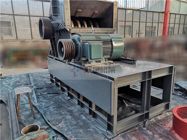 1000型金屬破碎機生產(chǎn)現(xiàn)場圖片拍攝