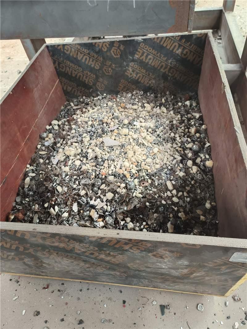 客戶廢舊小家電通過(guò)<a href='http://www.xlfefi.cn/psxl/1279.html' target='_blank'><span>廢鋁破碎</span></a>機(jī)破碎分選效果