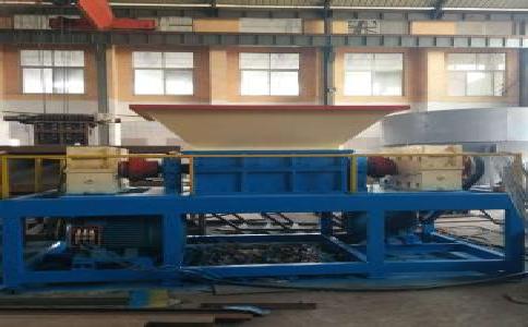 打開(kāi)大型<a href='http://www.xlfefi.cn/ssxl/10.html' target='_blank'><span>金屬撕碎機(jī)</span></a>時(shí)應(yīng)注意些什么